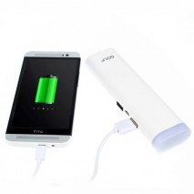 Power Bank 7800 mAh Golf  con linterna color blanco
