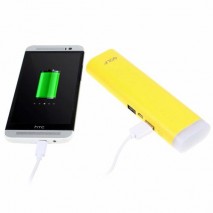 Power Bank 7800 mAh Golf  con linterna color amarillo