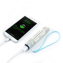 Power Bank 2600  mAh estampado periodico