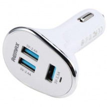 Cargador de mechero 2,4 A con 3  tomas usb para telefono movil / tablets /portatiles /camaras digita