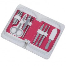 Caja con kit de manicura de viaje