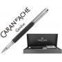PLUMA CARAN D'ACHE VARIUS CUERPO CAUCHO NEGRO PLACADA RODIO PLUMIN ORO 18K RODIADO CON ESTUCHE PLUMI