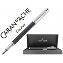 PLUMA CARAN D'ACHE VARIUS FIBRA DE CARBON 3000 NEGRO PLACADA RODIO PLUMIN ORO 18K RODIADO CON ESTUCH